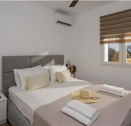 4 bedroom villa with pool by the sea, near Corfu town, sleeps 8